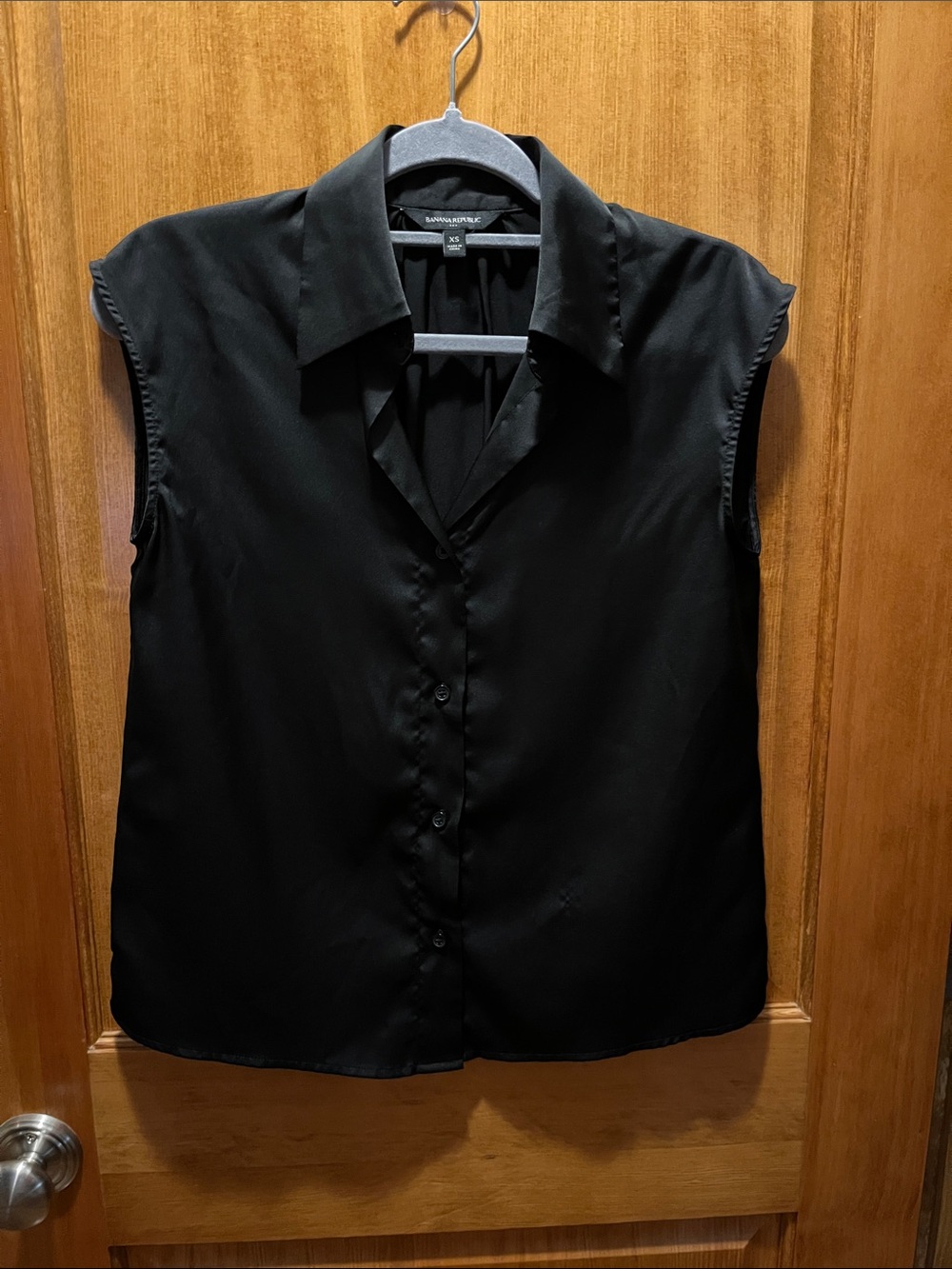 Banana Republic Black Sleeveless Button-Front Blouse